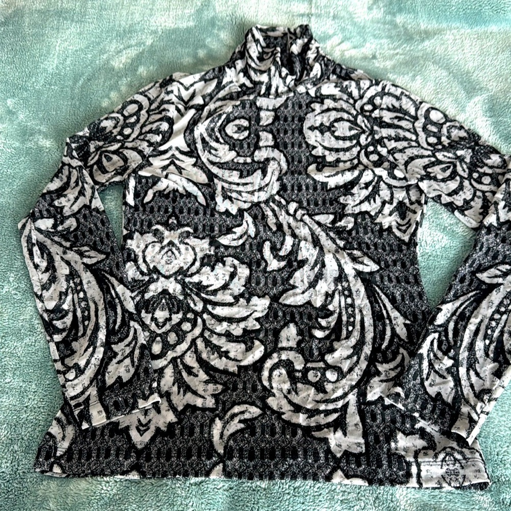 NWOT White House Black Market mesh turtle neck. M